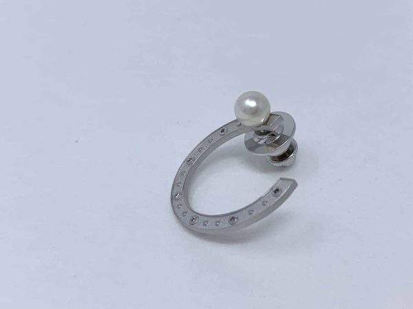 White Akoya Pearl Silver 'Horseshoe' Brooch Pin (B7) - Image 2