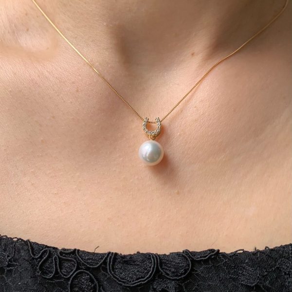 White Akoya Pearl Gold Diamond 'Horseshoe' Pendant (P17) - Image 7