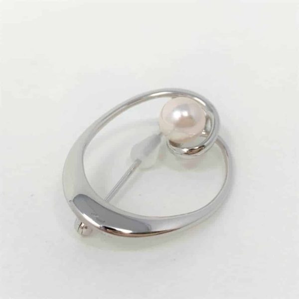 White Akoya Pearl 'Dynamic Silver Loop' Brooch Pin (B20) - Image 3