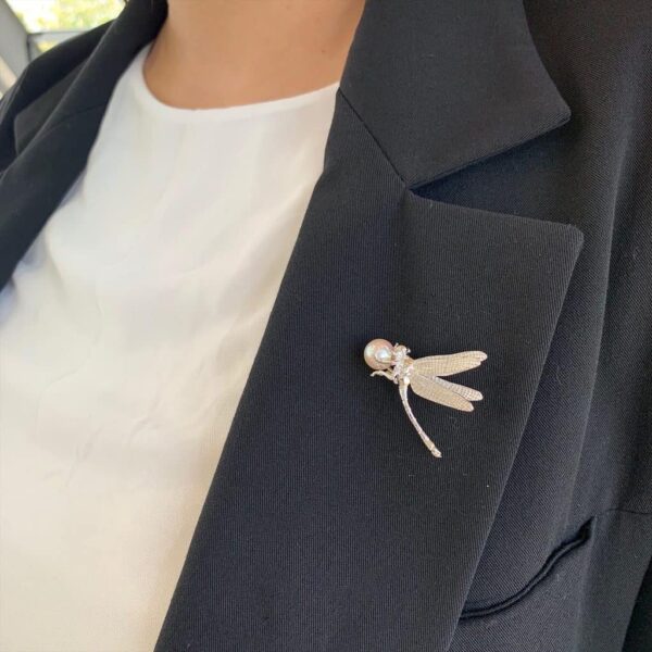 Dragonfly Pin with Single Akoya Pearl
