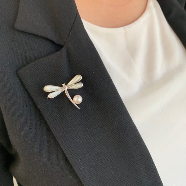 Dragonfly Pin with Single Akoya Pearl