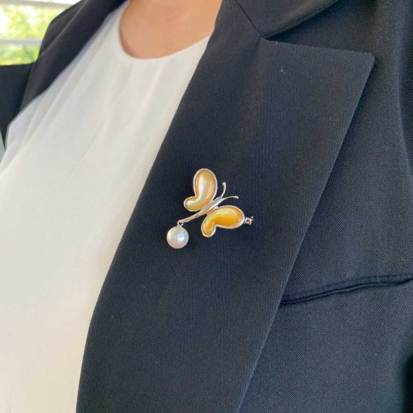 Butterfly Pin with Single Akoya Pearl (B13)