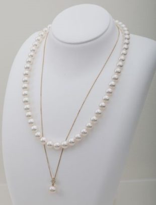 Layered Pearl Necklace with Single Pearl Pendant