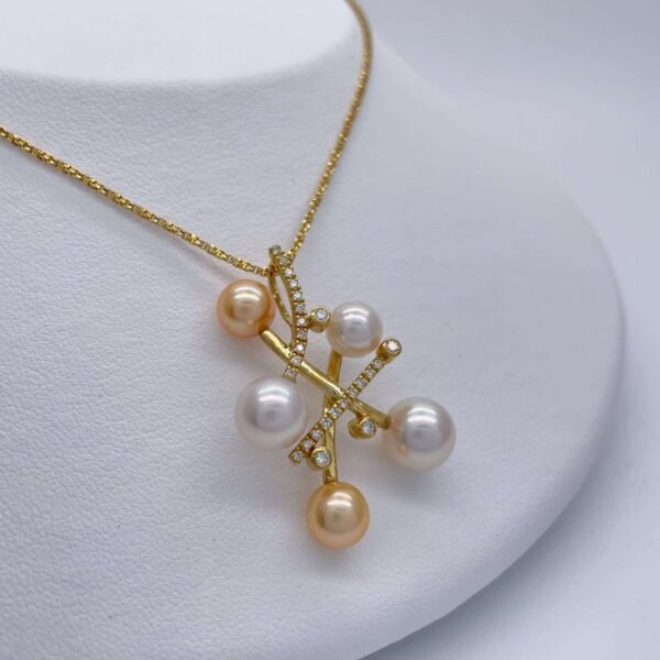 White & Gold Akoya Pearl Diamond Pendant (P220)