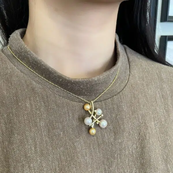 White & Gold Akoya Pearl Diamond Pendant (P220)