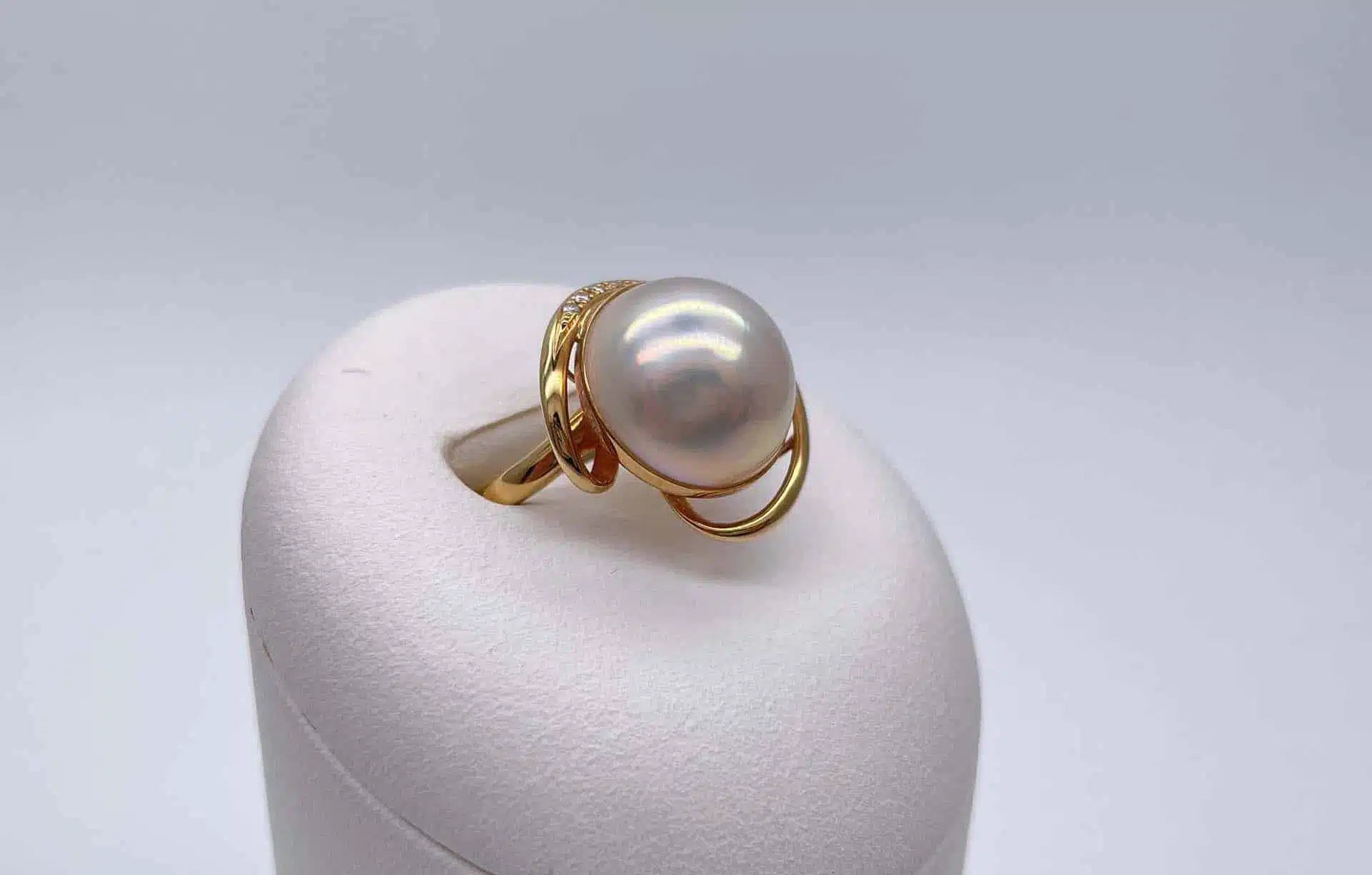 2o2-041(3) Mabe Pearl Ring With Diamonds (R56)