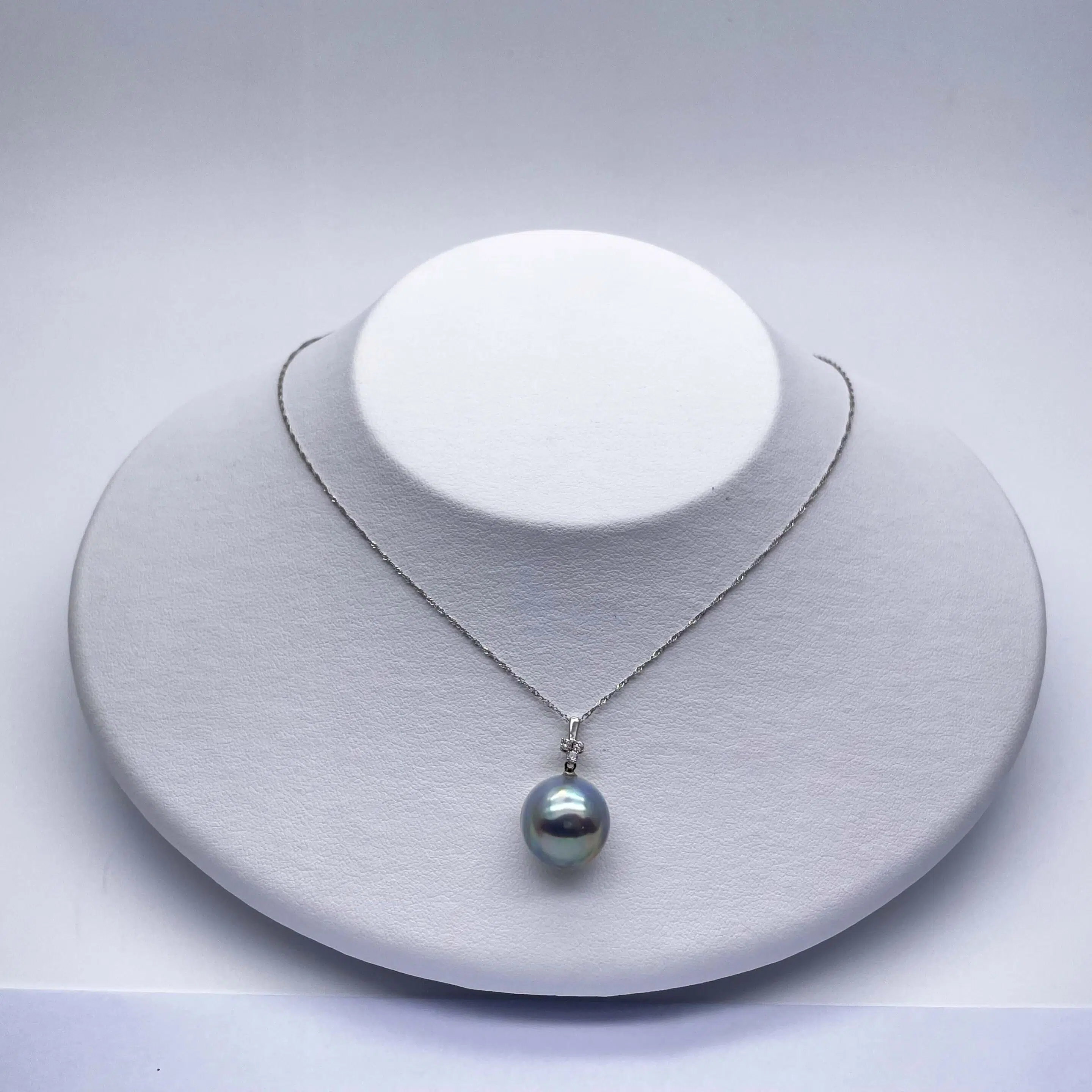 Blue Mabe Pearl White Gold Diamond Pendant (P223)<br />
