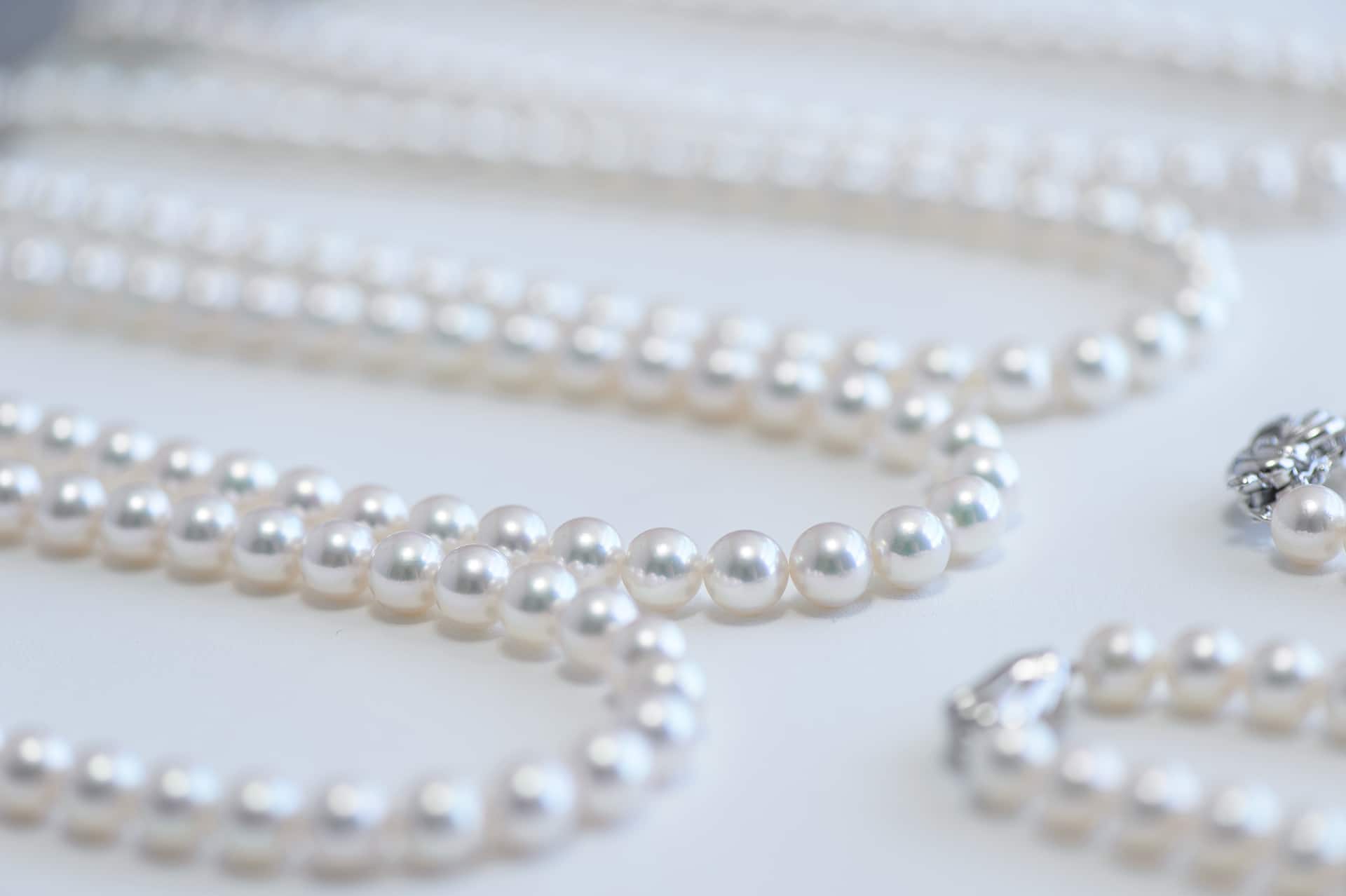 Shop the Best: Top 10 Pearl Necklaces to Buy in 2023