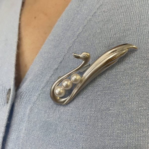 White Akoya Pearl 'Swan' Brooch Pin (B57) - Image 2