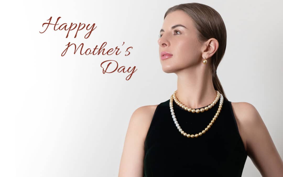 Timeless Elegance: A Pearl Pendant and Pearl Earring Set. The Perfect Mother’s Day Gift
