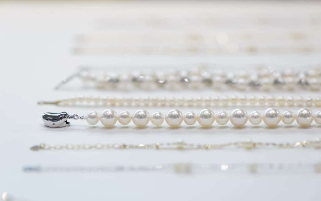 Selecting the Perfect Pearl Necklace: A Comprehensive Guide for Your Jewelry Collection