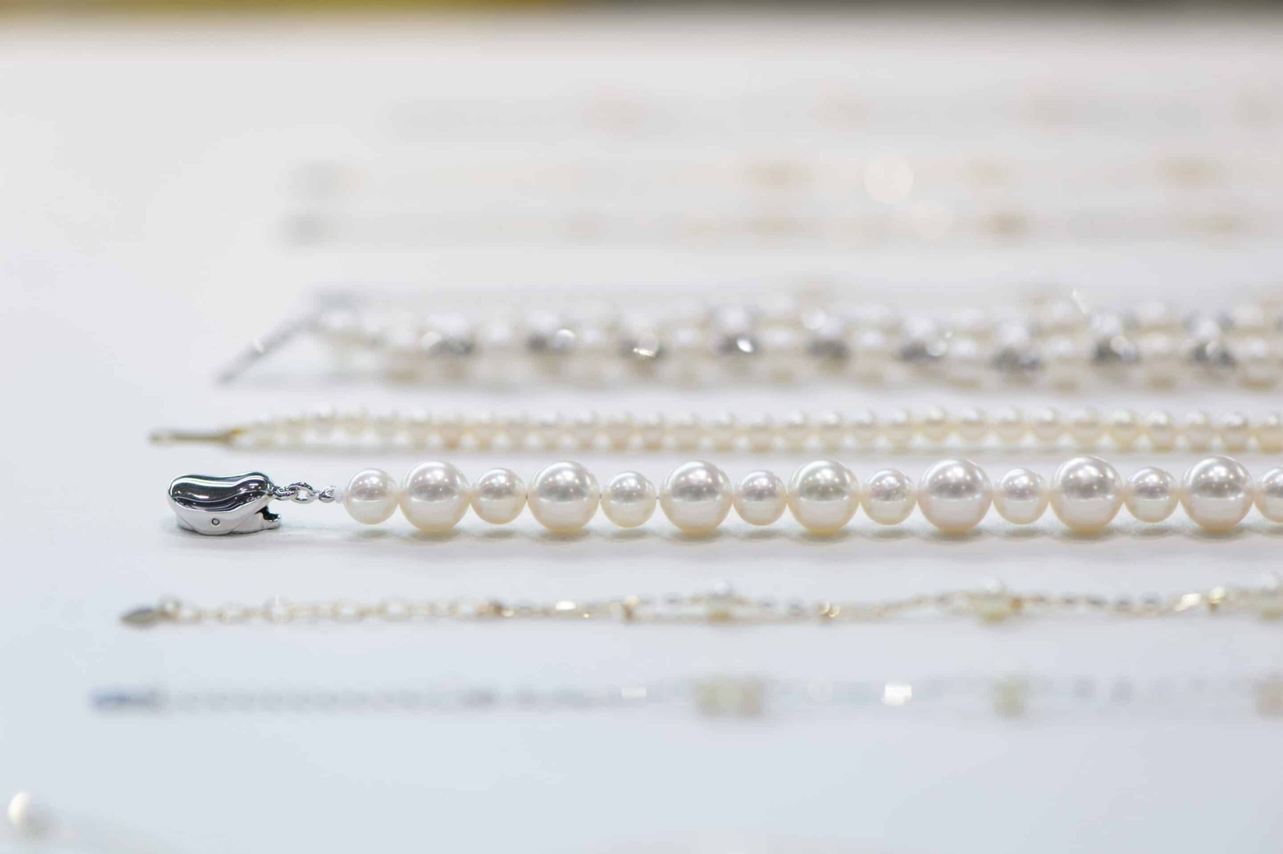 Selecting the Perfect Pearl Necklace: A Comprehensive Guide for Your Jewelry Collection