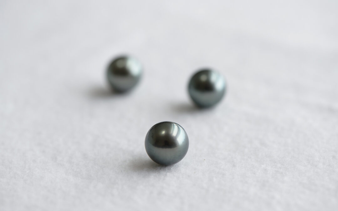 Timeless Elegance: Explore 3 Stunning Black South Sea Pearl Diamond Pendant Designs