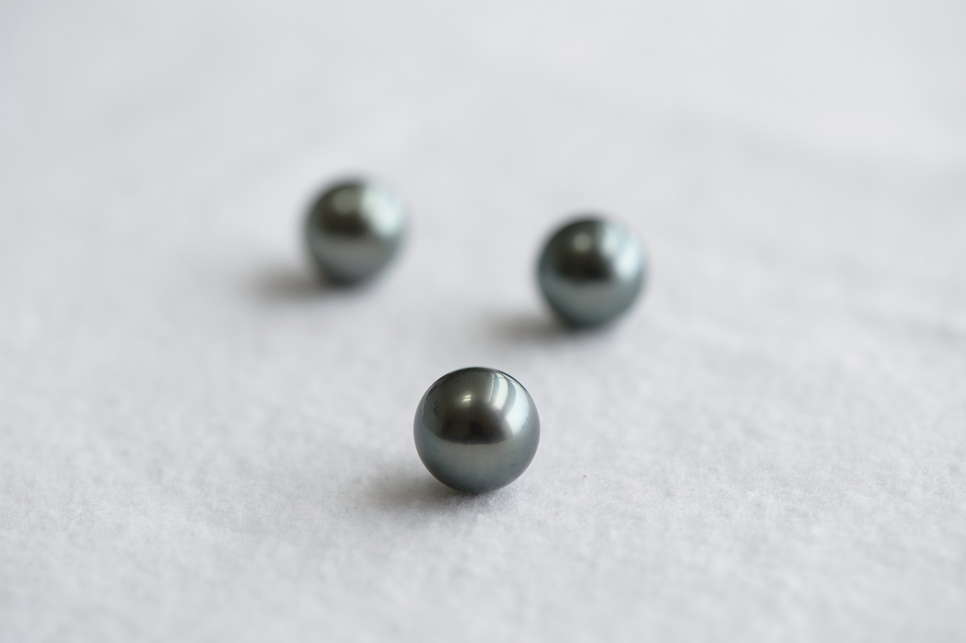 Timeless Elegance: Discover the Beauty of a Black South Sea Pearl Diamond Pendant