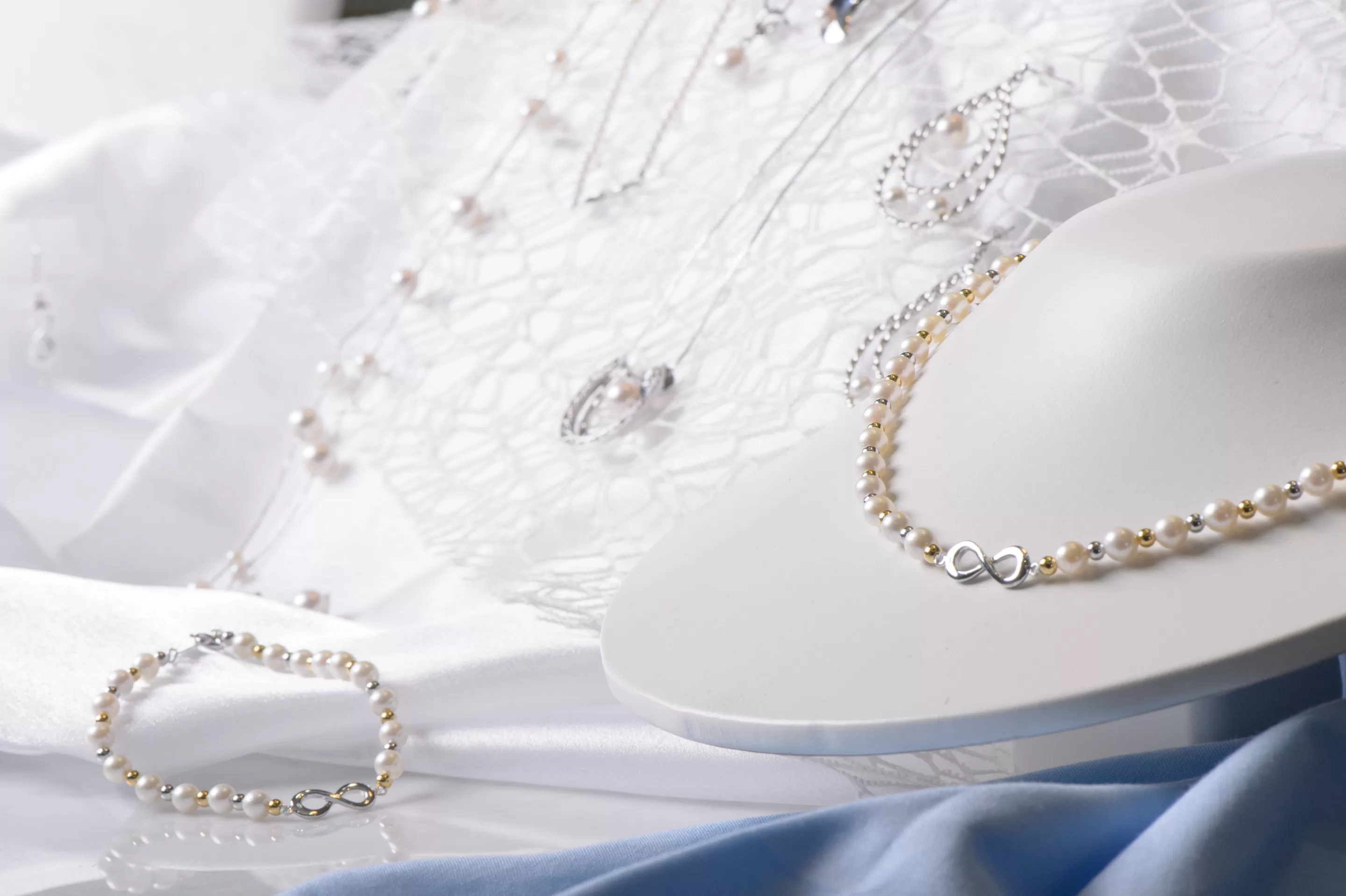 Pearls Will Be The Official Jewelry Trend Of 2024 - Here Are Our Favorite  Styles
