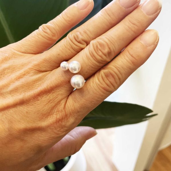 Beatiful 3 White Akoya Pearl Ring (R68) - Image 2