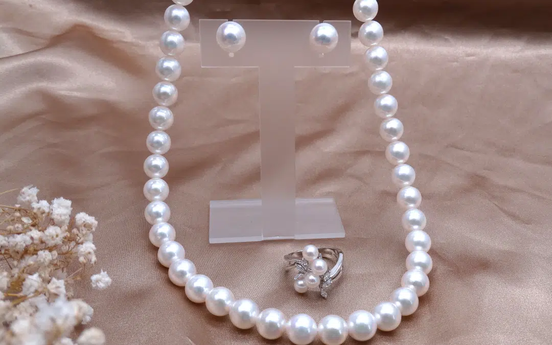 Crown Jewels of the Ocean: The Majestic Beauty of Seawater Pearls
