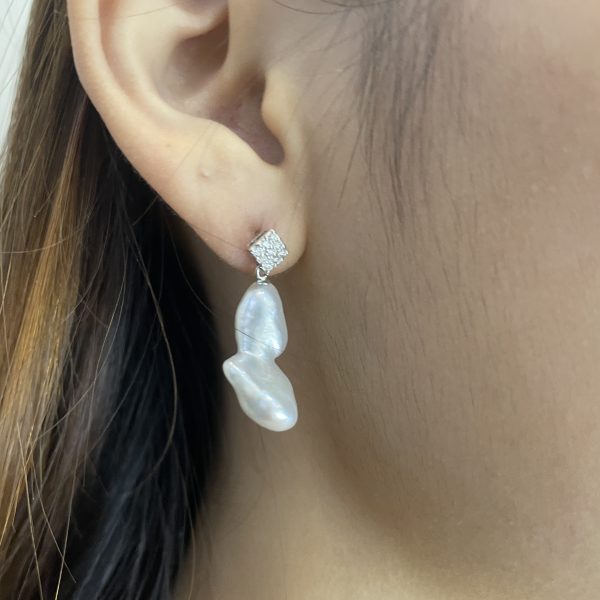 South Sea Keshi Pearl Earring with Diamonds -E288 - Image 2