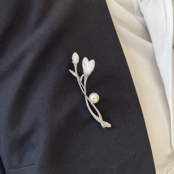 White Akoya Pearl 'Tulip' Brooch Pin - B80 - Image 2