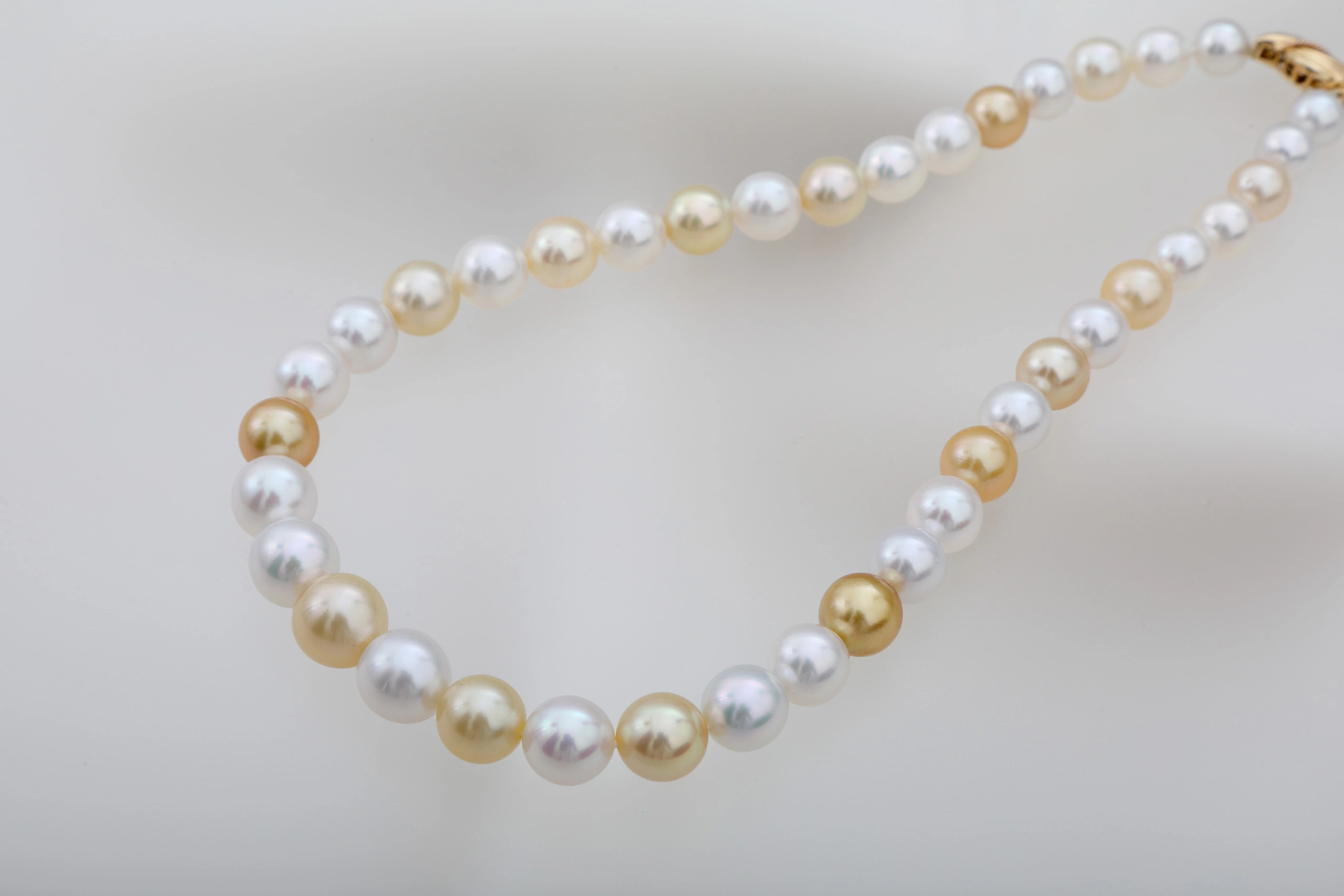 How to Choose South Sea Pearl Jewellery: White, Gold, and Black “Tahitian” Treasures