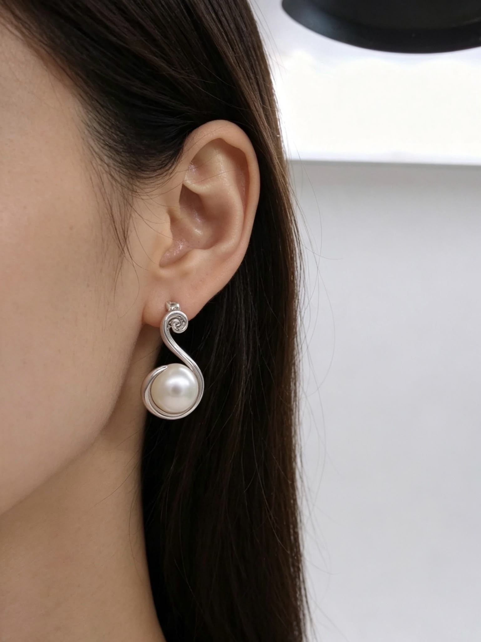 South Sea Pearl Sleek Silhouette Earring - E327 2 South Sea Pearl Sleek Silhouette Earring - E327 - Image 2